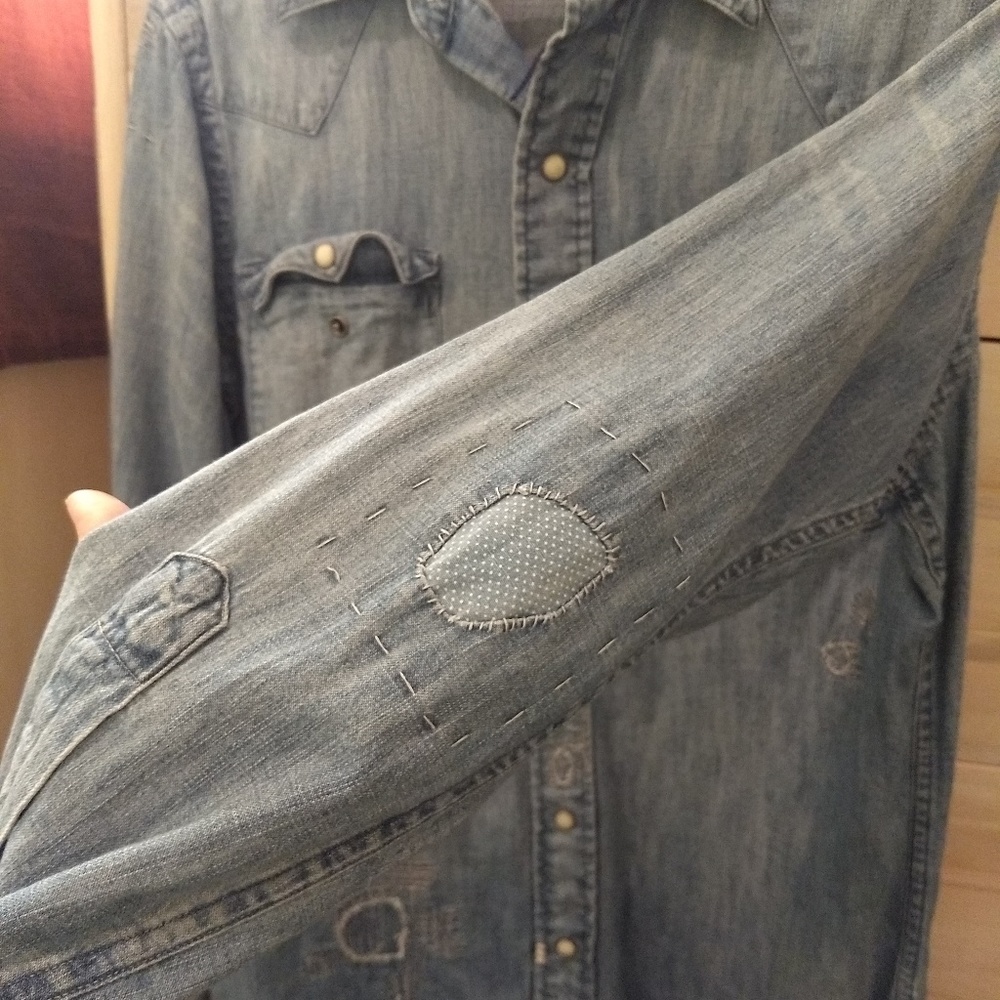 NWT Distressed Blue Jean Button Up - Picture 4 of 8